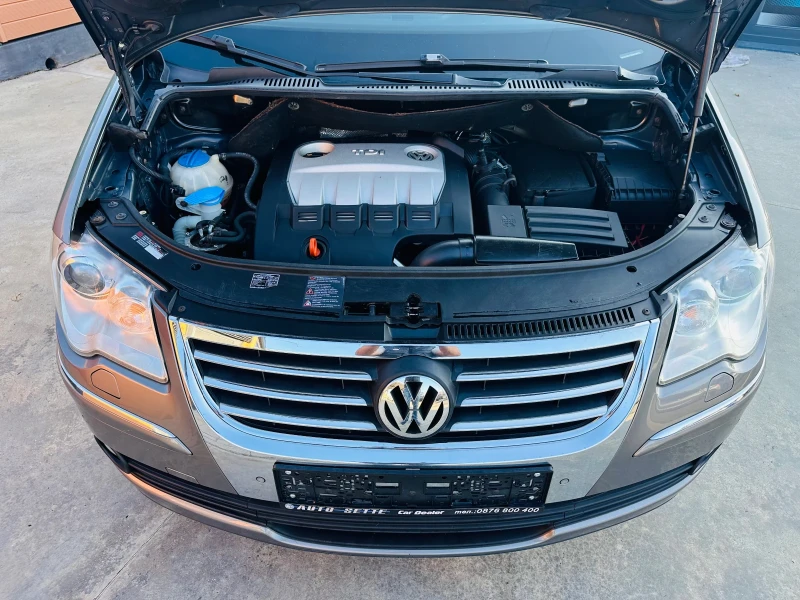 VW Touran 2.0 TDI/6-ск/Ксенон/Парктроник/Теглич, снимка 15 - Автомобили и джипове - 52166026