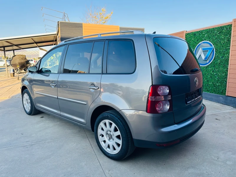 VW Touran 2.0 TDI/6-ск/Ксенон/Парктроник/Теглич, снимка 7 - Автомобили и джипове - 52166026