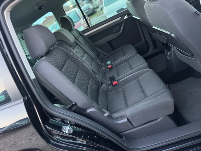 VW Touran 1.9TDI 105кс 6с 7-места FaceLift, снимка 13 - Автомобили и джипове - 52632358
