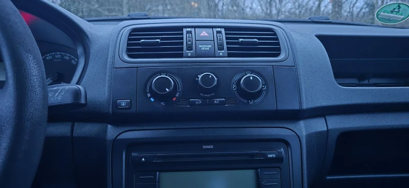 Skoda Fabia 1.2i, снимка 9 - Автомобили и джипове - 52664488