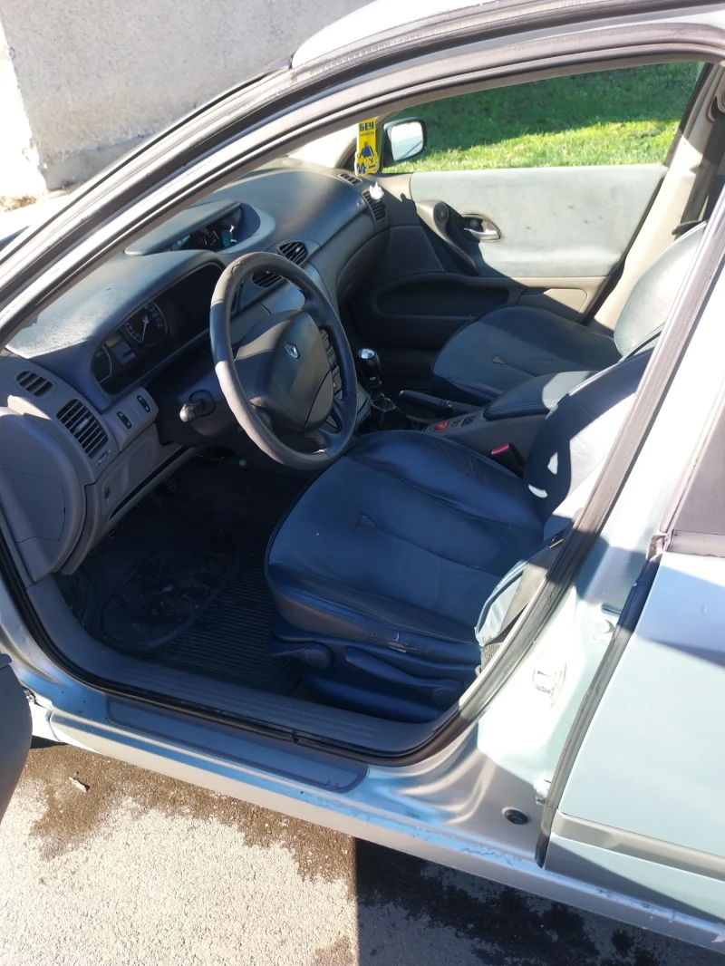 Renault Laguna 1.9, снимка 9 - Автомобили и джипове - 52811872