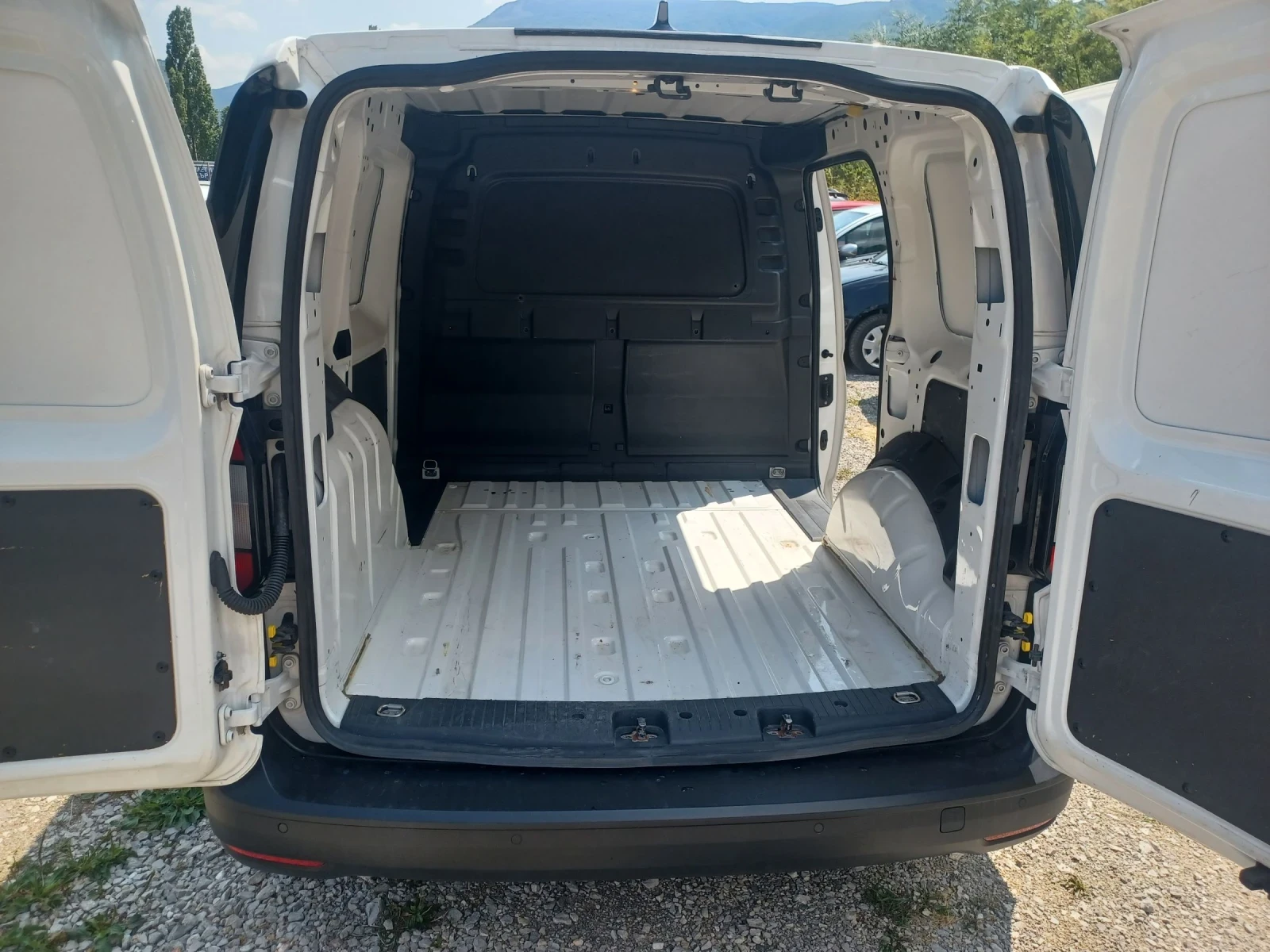 VW Caddy 2.0 - изображение 9