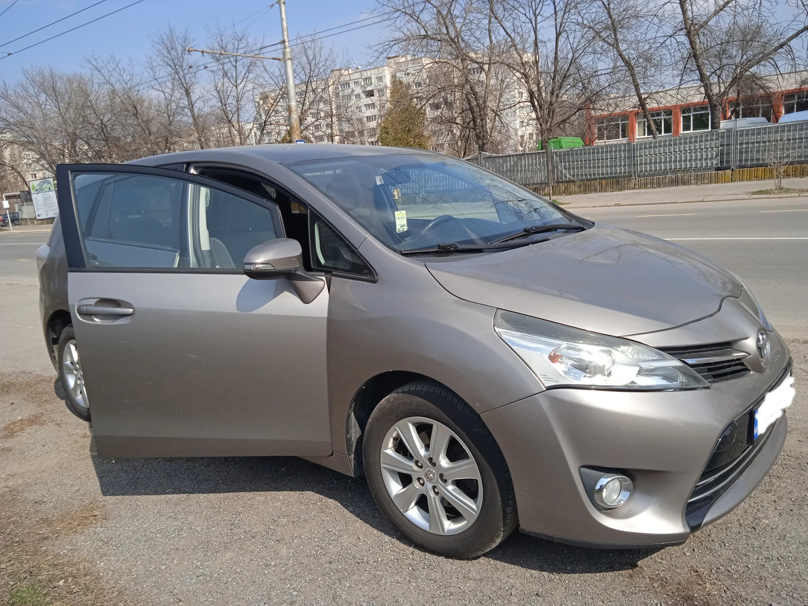 Toyota Verso, снимка 3 - Автомобили и джипове - 53965157
