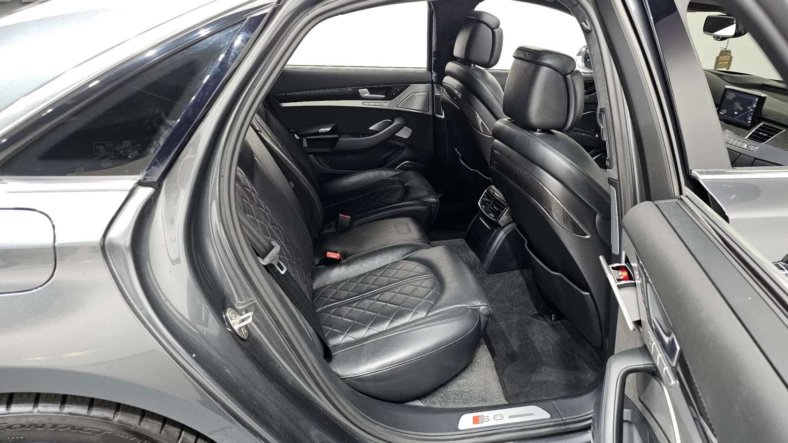 Audi S8 MATRIX* HEAD-UP* B&O* ОБДУХ* КРАЙНА ЦЕНА, снимка 15 - Автомобили и джипове - 54378669