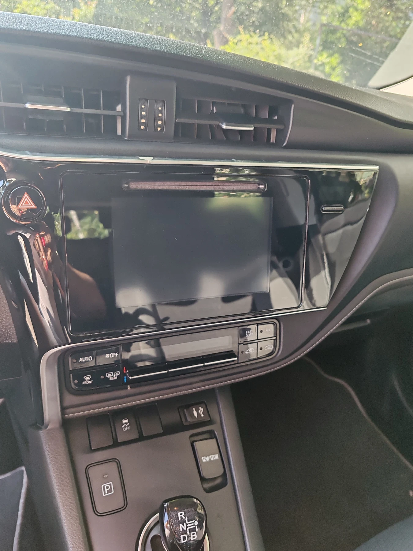 Toyota Auris, снимка 14 - Автомобили и джипове - 54478135