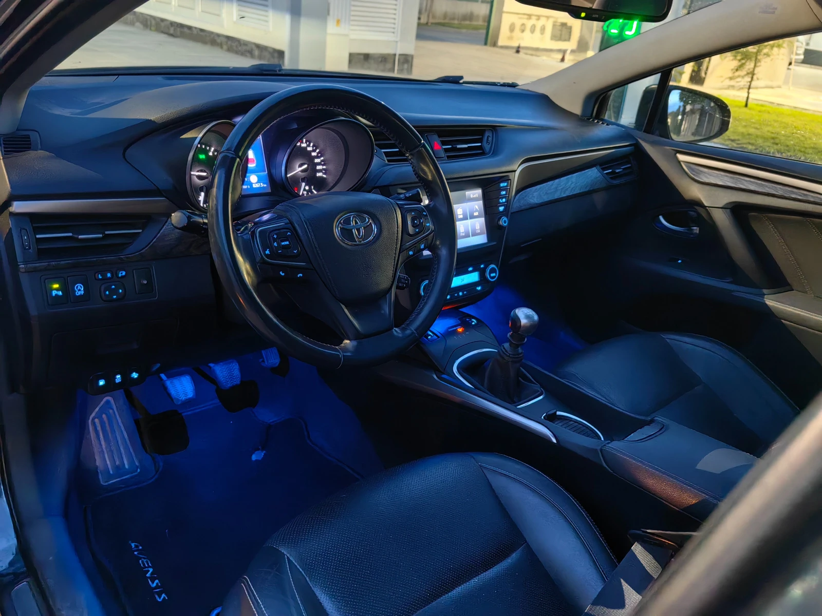 Toyota Avensis D4D ГЕРМАНИЯ, снимка 12 - Автомобили и джипове - 54597031