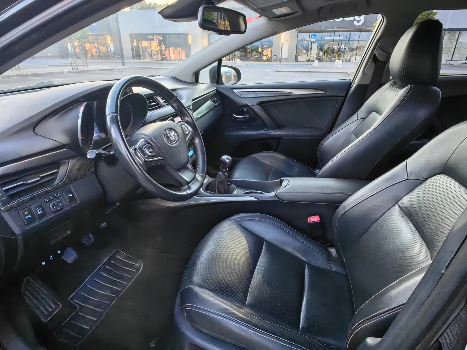 Toyota Avensis D4D ГЕРМАНИЯ, снимка 16 - Автомобили и джипове - 54597031