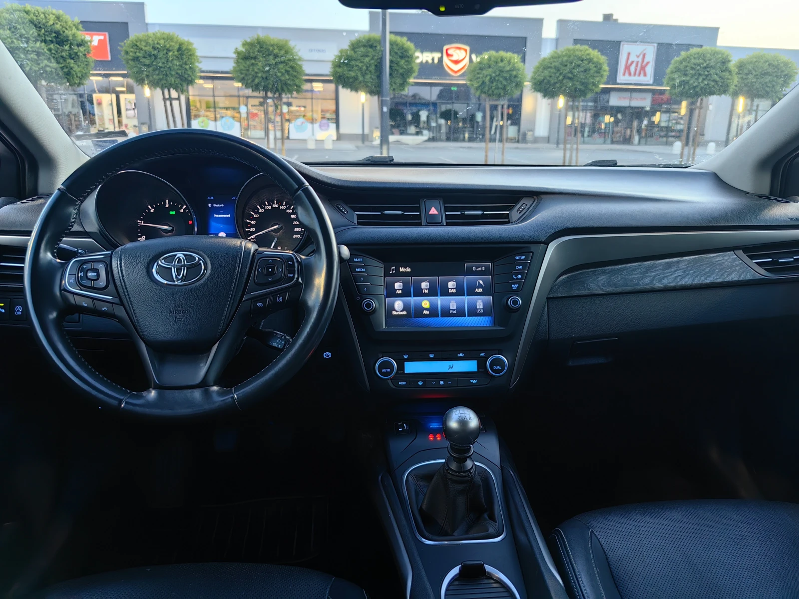 Toyota Avensis D4D ГЕРМАНИЯ, снимка 14 - Автомобили и джипове - 54597031