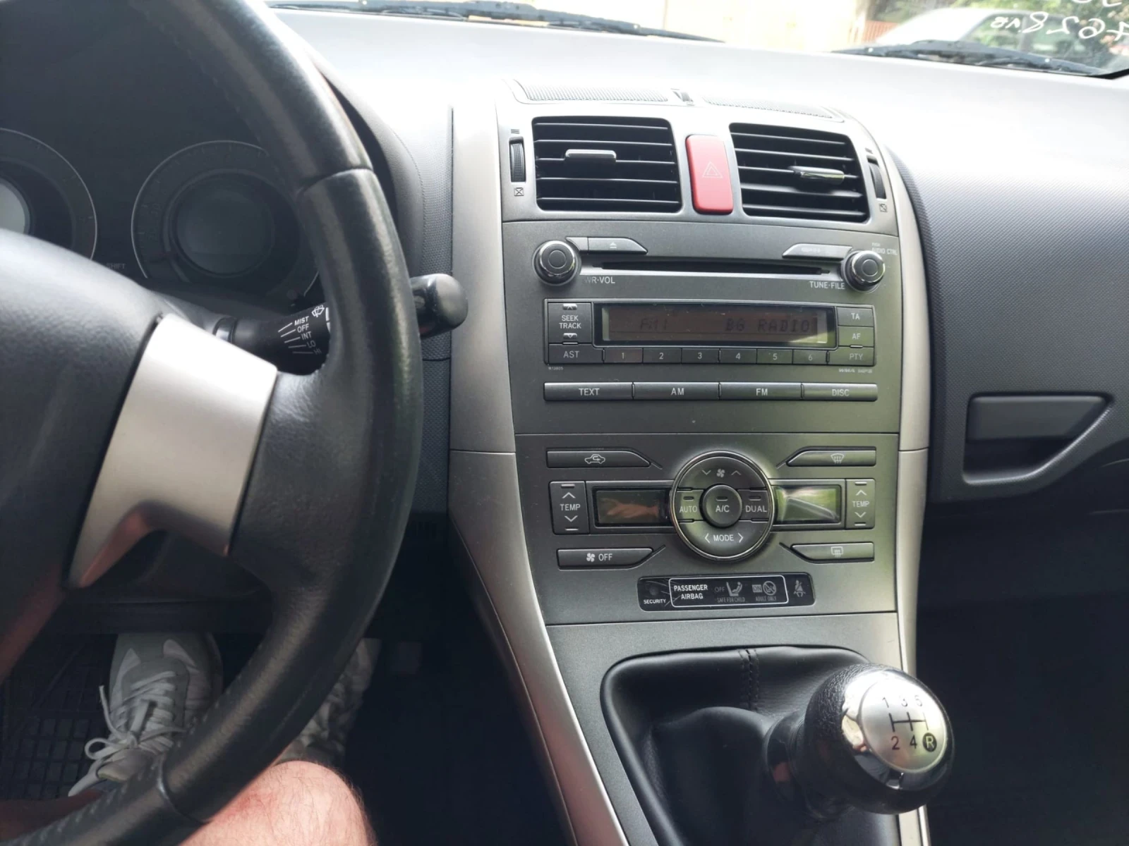 Toyota Auris 1.4, снимка 11 - Автомобили и джипове - 54610770