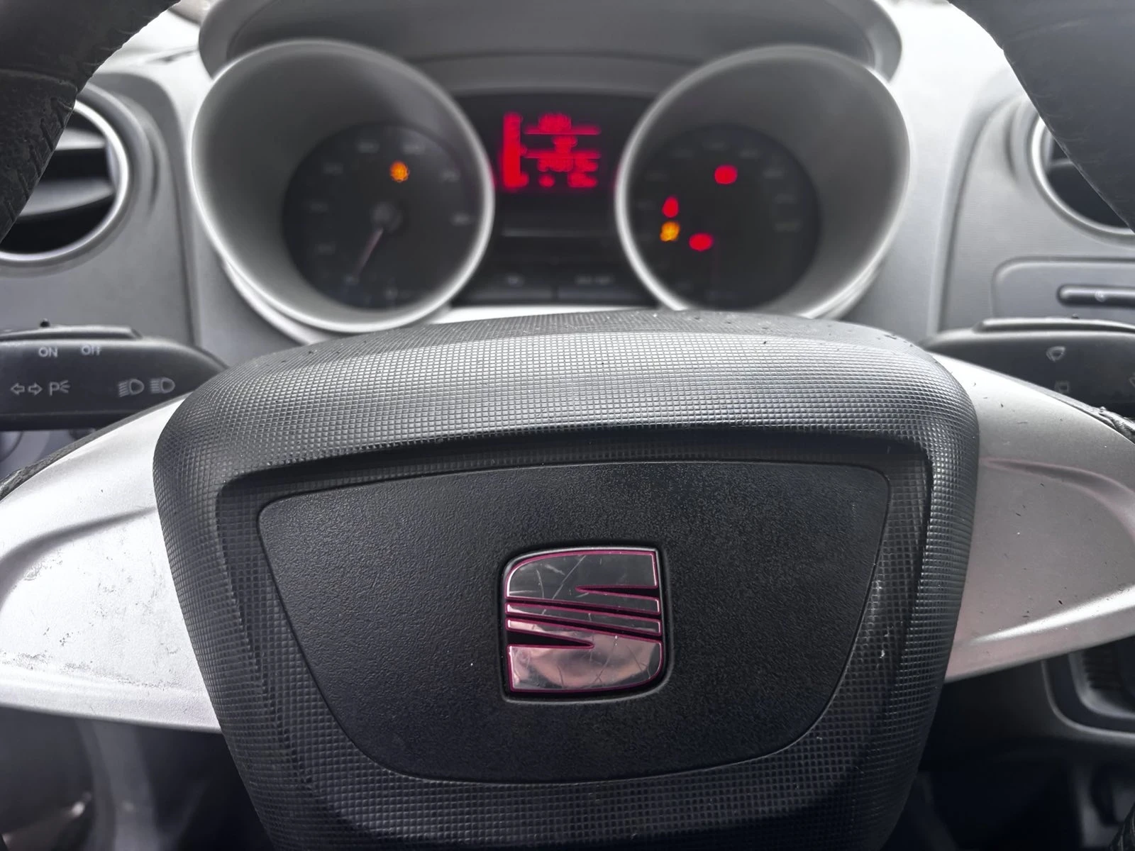 Seat Ibiza, снимка 2 - Автомобили и джипове - 55402542