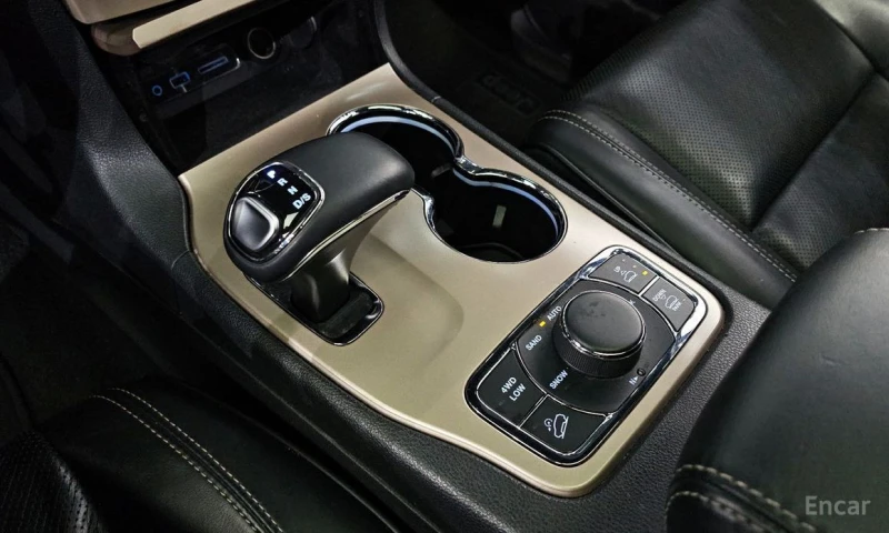 Jeep Grand cherokee, снимка 9 - Автомобили и джипове - 52819463