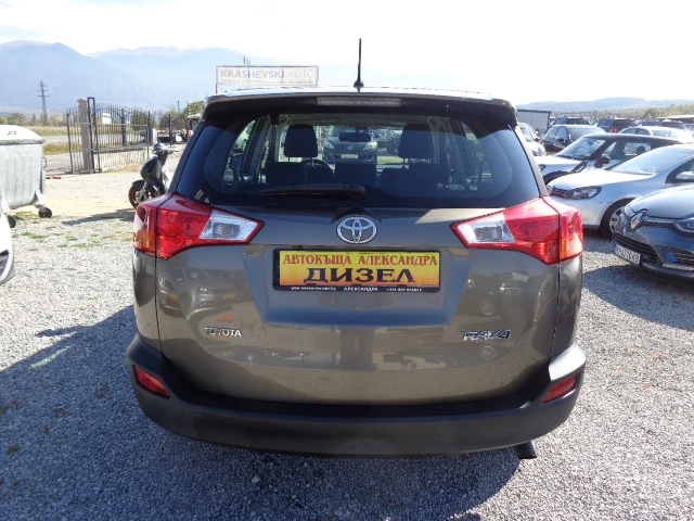 Toyota Rav4 2.0 D-4D, снимка 6 - Автомобили и джипове - 47648558