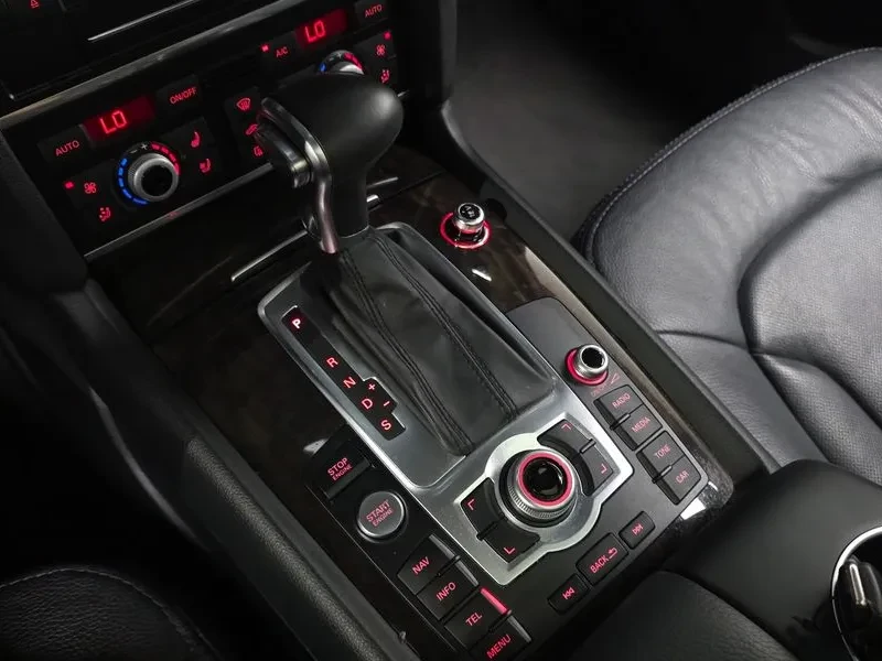 Audi Q7 3.0 TDI Quattro - САМО 30% АВАНС, снимка 9 - Автомобили и джипове - 55951555