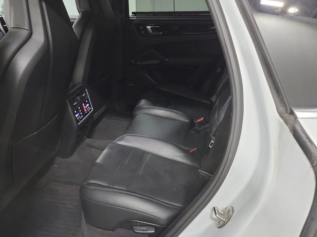 Porsche Cayenne E-Hybrid* 360* Обдухване* Carplay* HeadUp* BOSE, снимка 11 - Автомобили и джипове - 54191661