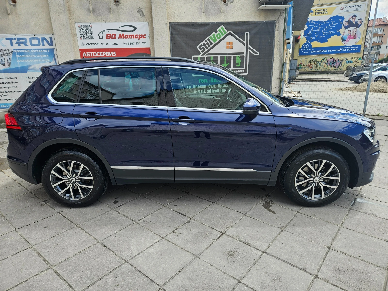 VW Tiguan НАПЪЛНО ОБСЛУЖЕН, снимка 2 - Автомобили и джипове - 54392286