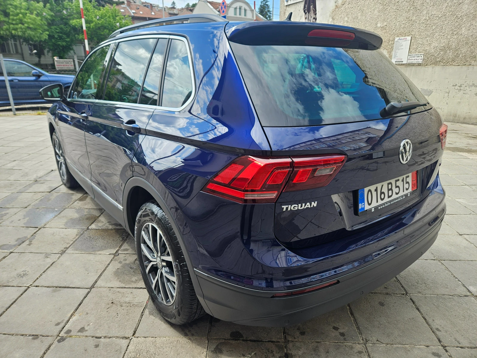 VW Tiguan НАПЪЛНО ОБСЛУЖЕН, снимка 5 - Автомобили и джипове - 54392286