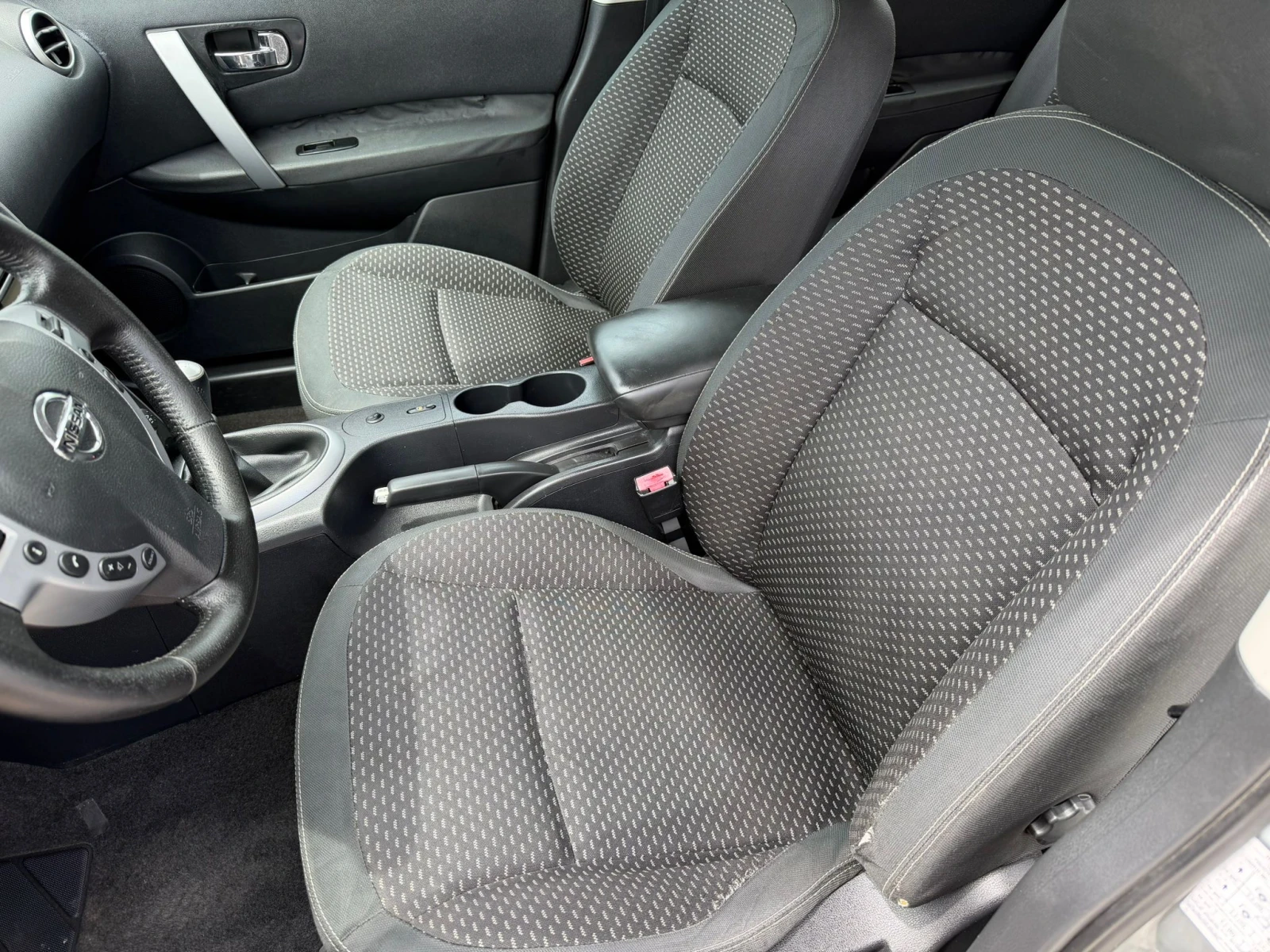 Nissan Qashqai 1.5DCI, снимка 10 - Автомобили и джипове - 54554888