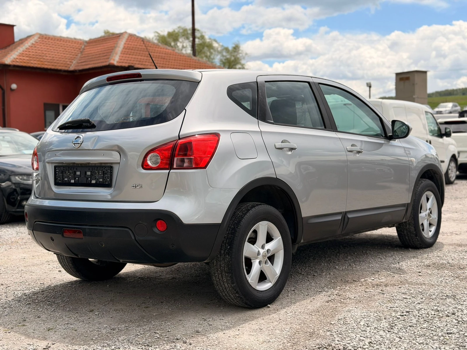 Nissan Qashqai 1.5DCI, снимка 4 - Автомобили и джипове - 54554888