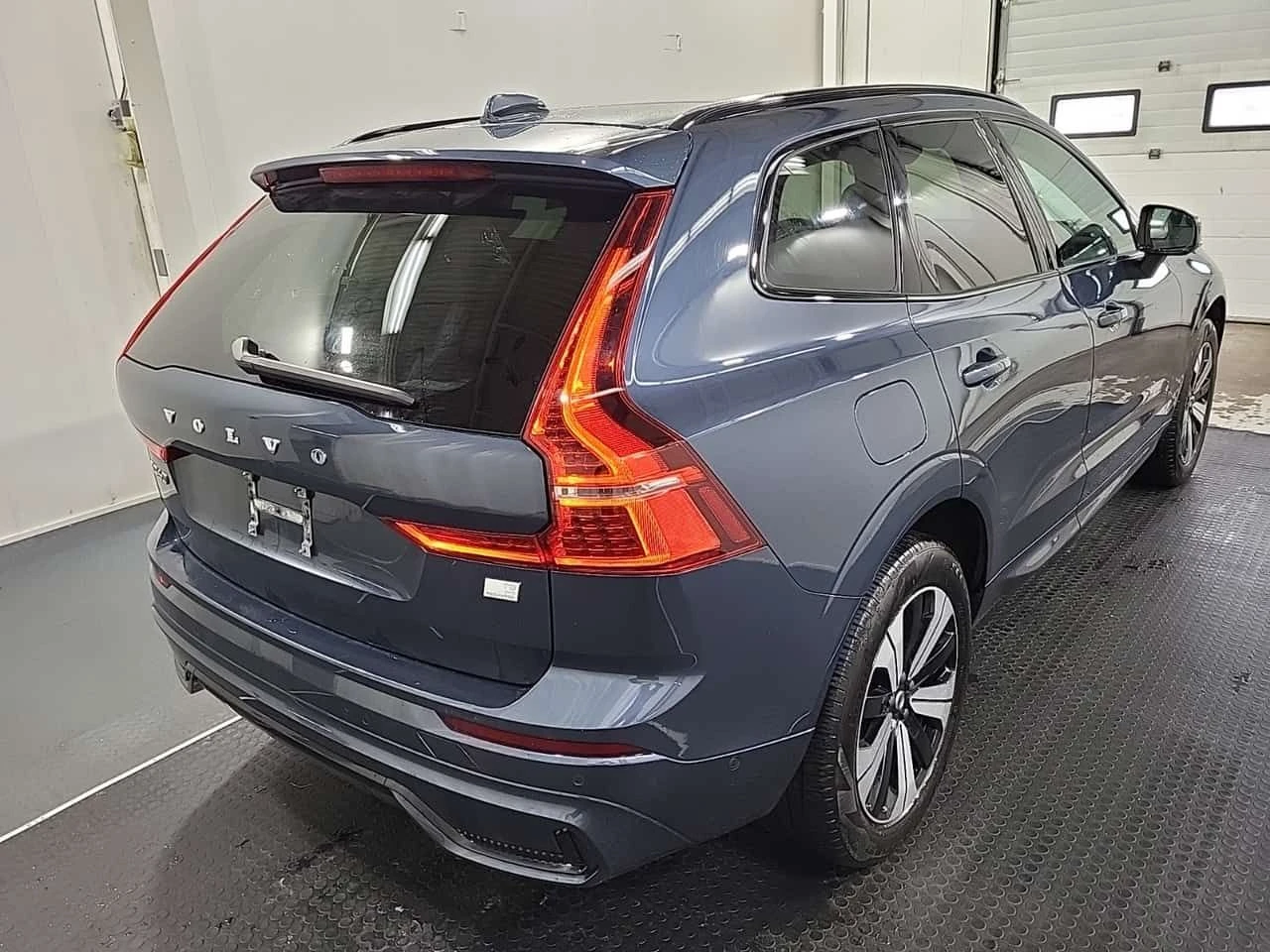 Volvo XC60 PLUS DARK THEME/360/ОБДУХ/ПАНО/CARFAX/ФИНАНСИРАНЕ, снимка 3 - Автомобили и джипове - 54636332