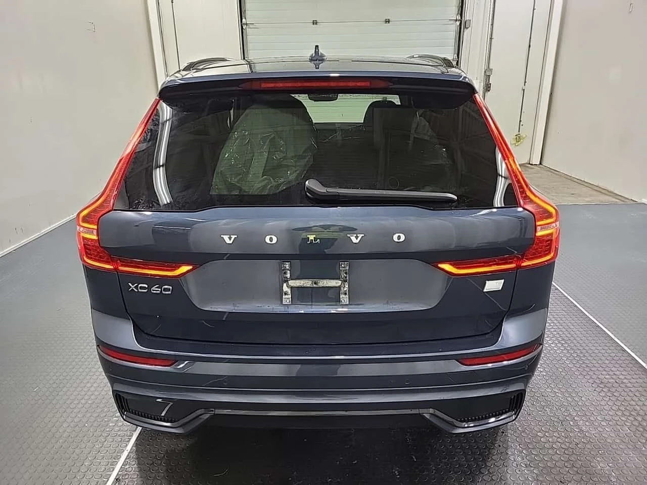 Volvo XC60 PLUS DARK THEME/360/ОБДУХ/ПАНО/CARFAX/ФИНАНСИРАНЕ, снимка 4 - Автомобили и джипове - 54636332