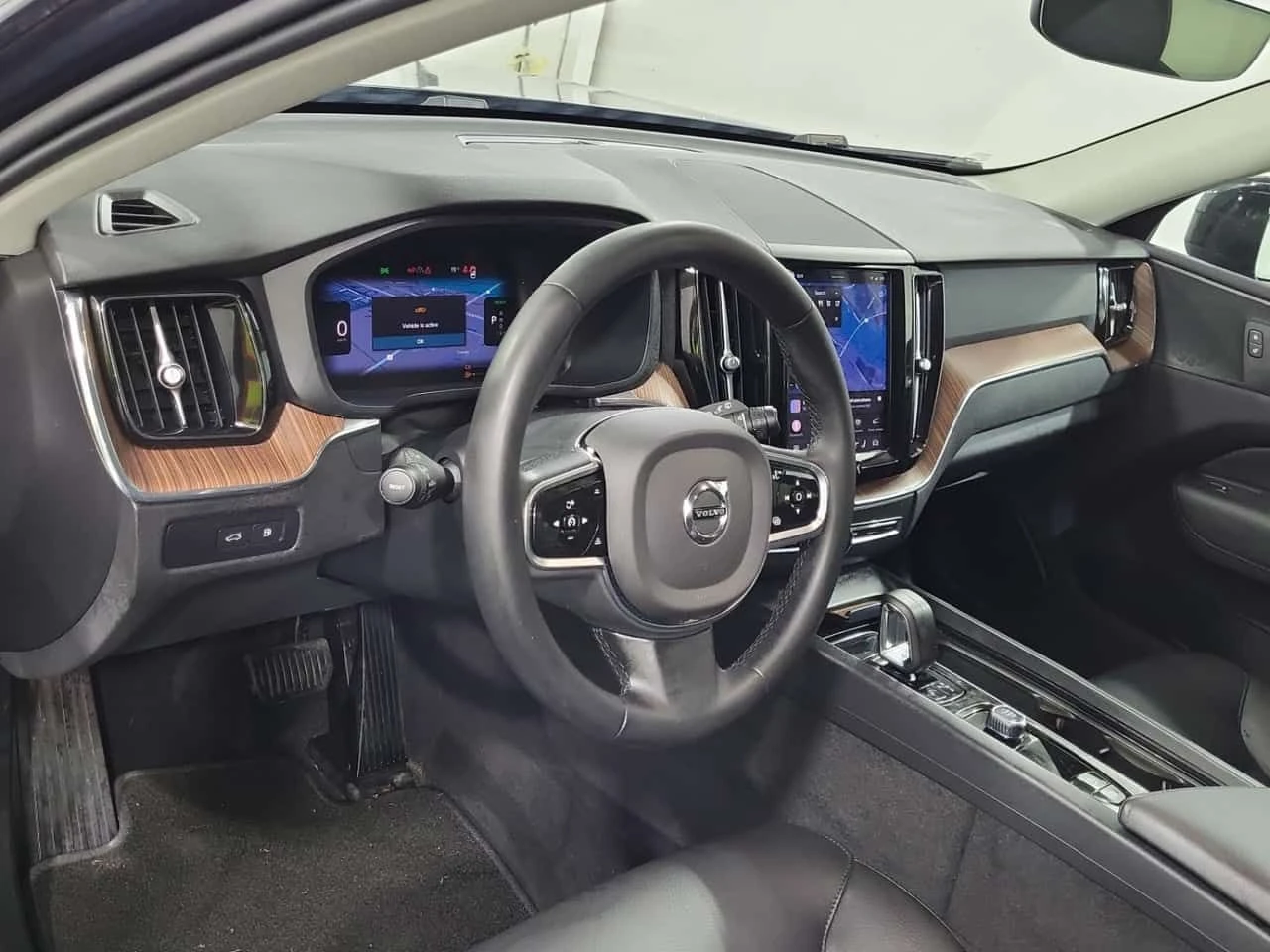 Volvo XC60 PLUS DARK THEME/360/ОБДУХ/ПАНО/CARFAX/ФИНАНСИРАНЕ, снимка 10 - Автомобили и джипове - 54636332