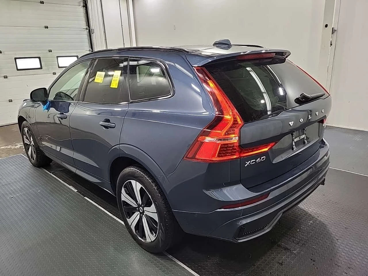 Volvo XC60 PLUS DARK THEME/360/ОБДУХ/ПАНО/CARFAX/ФИНАНСИРАНЕ, снимка 5 - Автомобили и джипове - 54636332