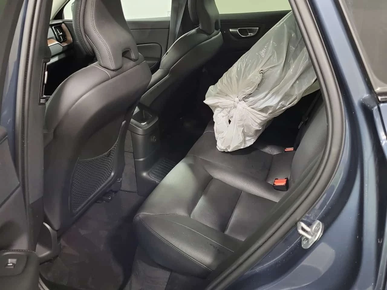 Volvo XC60 PLUS DARK THEME/360/ОБДУХ/ПАНО/CARFAX/ФИНАНСИРАНЕ, снимка 12 - Автомобили и джипове - 54636332