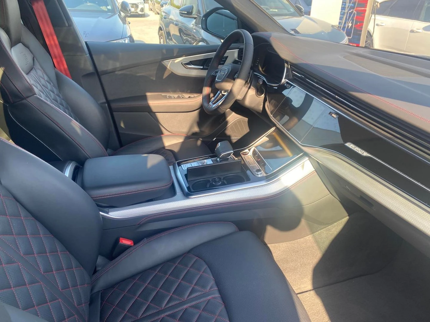 Audi SQ8, снимка 4 - Автомобили и джипове - 56420401