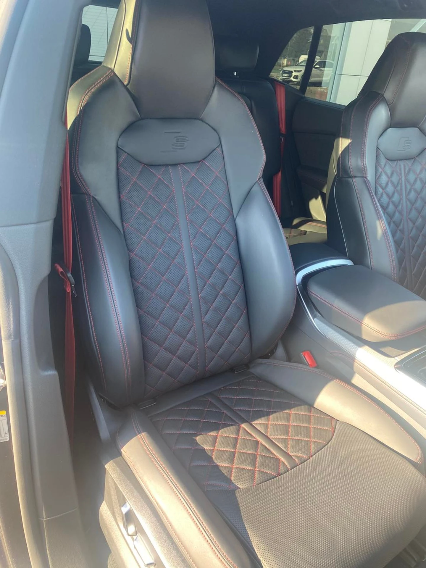 Audi SQ8, снимка 3 - Автомобили и джипове - 56420401