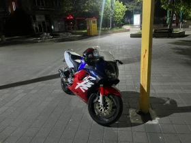 Обява за продажба на Honda Cbr F4 ~3 000 лв. - изображение 1
