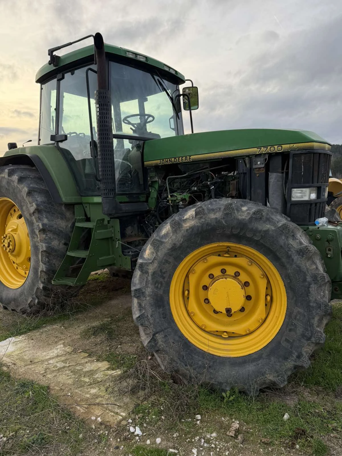 Трактор John Deere 7700