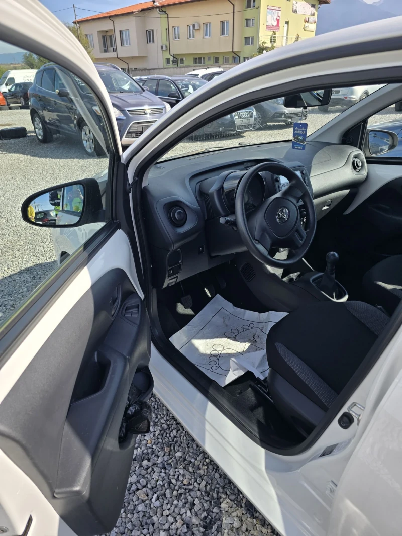 Toyota Aygo 1.0, снимка 8 - Автомобили и джипове - 47619296