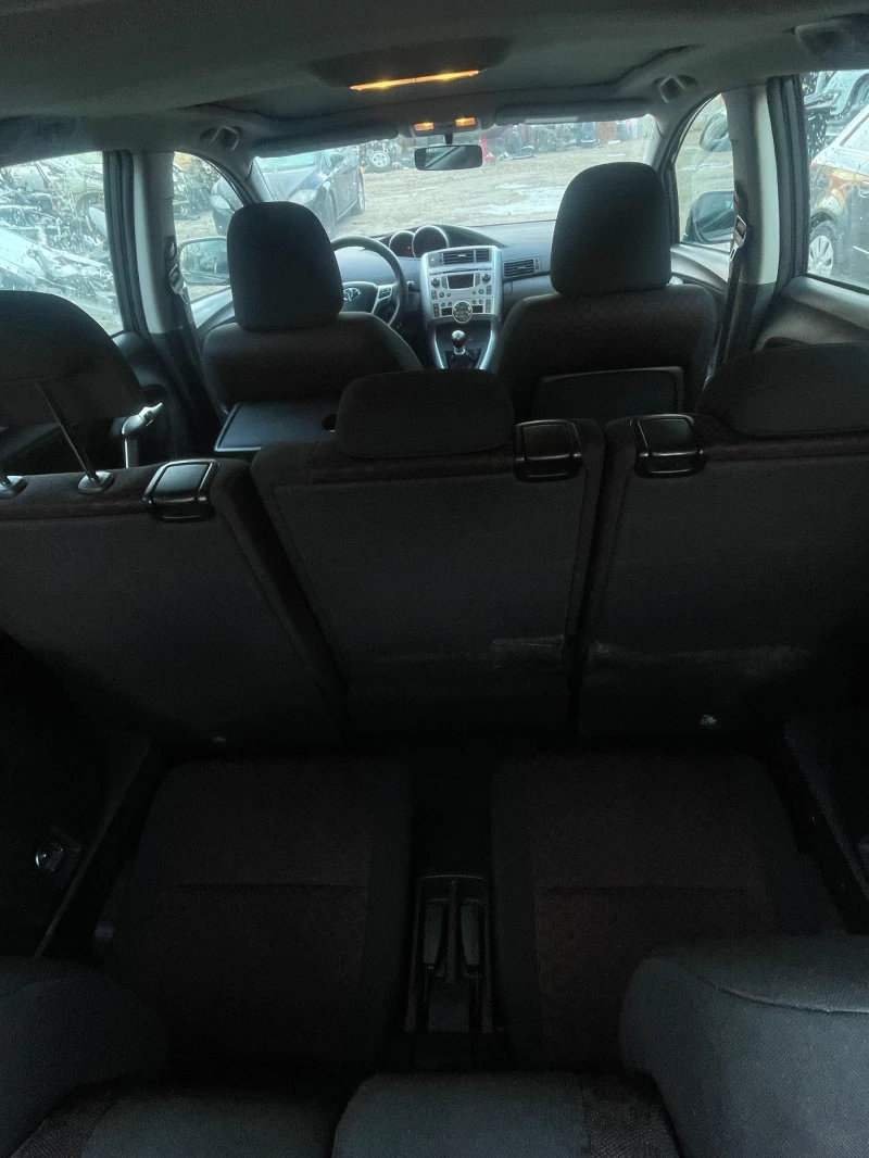 Toyota Verso Verso 2.0 D-4D, снимка 9 - Автомобили и джипове - 48474426