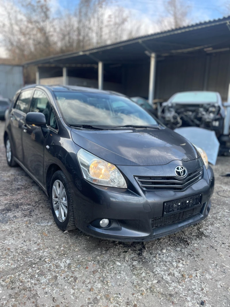 Toyota Verso Verso 2.0 D-4D, снимка 2 - Автомобили и джипове - 48474426