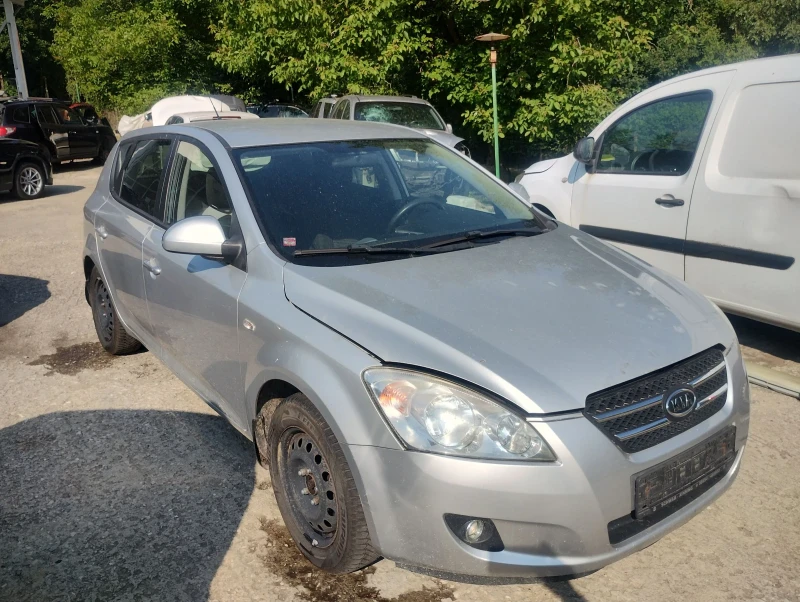 Kia Ceed 1.4i, снимка 5 - Автомобили и джипове - 50720773