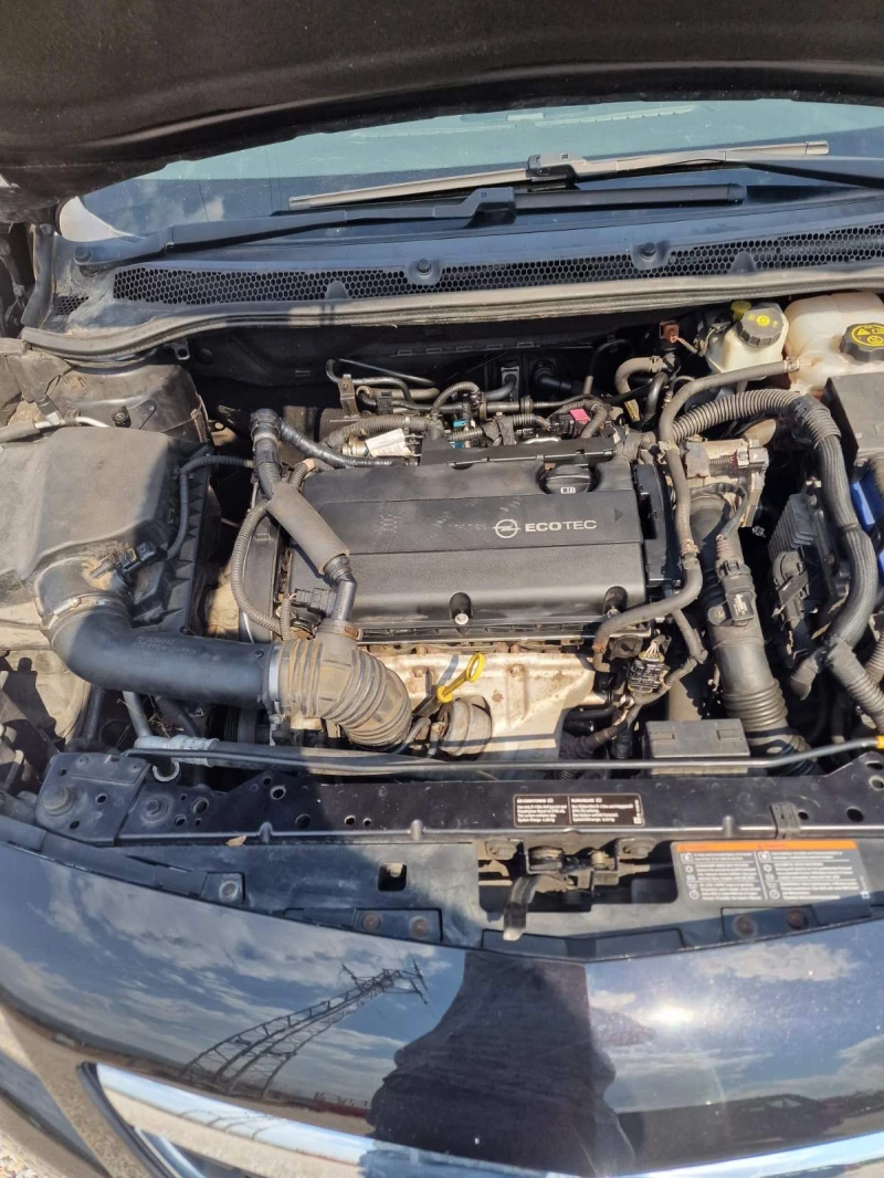 Opel Astra 1.6 TURBO, снимка 8 - Автомобили и джипове - 51120002