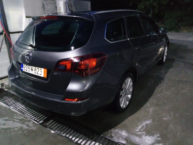 Opel Astra Sport tourer, снимка 3 - Автомобили и джипове - 53058567