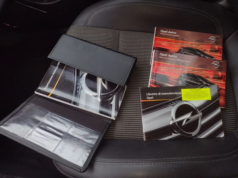 Opel Astra Sport tourer, снимка 16 - Автомобили и джипове - 53058567