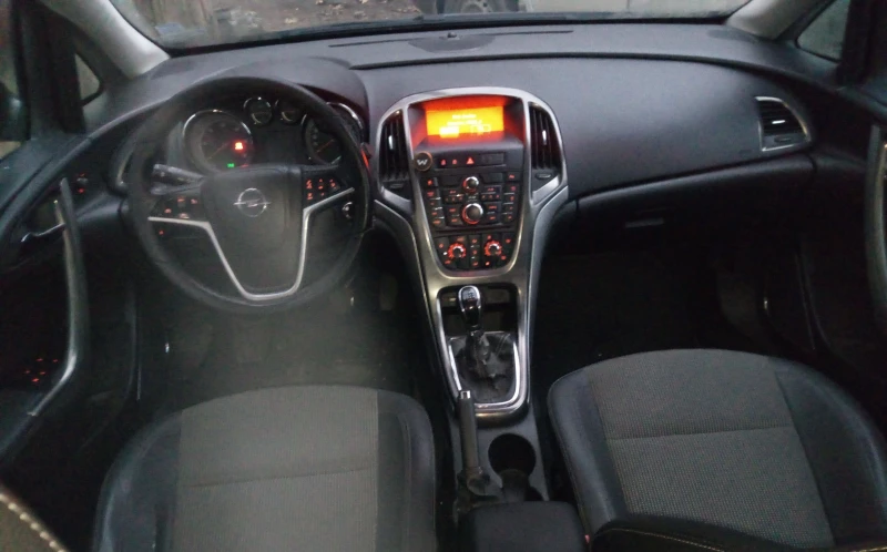 Opel Astra Sport tourer, снимка 10 - Автомобили и джипове - 53058567