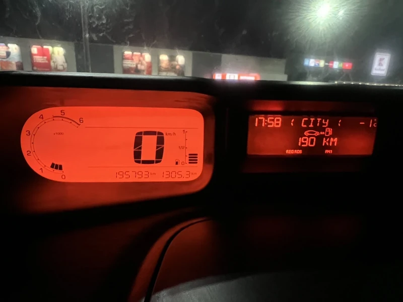 Citroen C3 Picasso, снимка 10 - Автомобили и джипове - 53087803