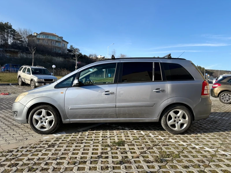 Opel Zafira 1.6 Газ-Бензин 7 Места 2009 Климатроник Зимни Гуми, снимка 2 - Автомобили и джипове - 53090595