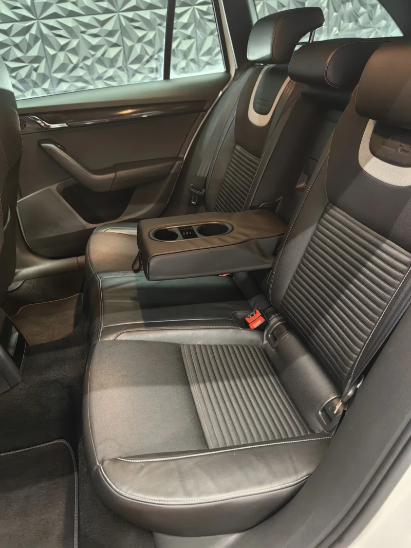 Skoda Octavia 2.0TDI* VRS* SWISS* DSG* ПОДГРЕВ* НАВИ* PARK* , снимка 7 - Автомобили и джипове - 53233576