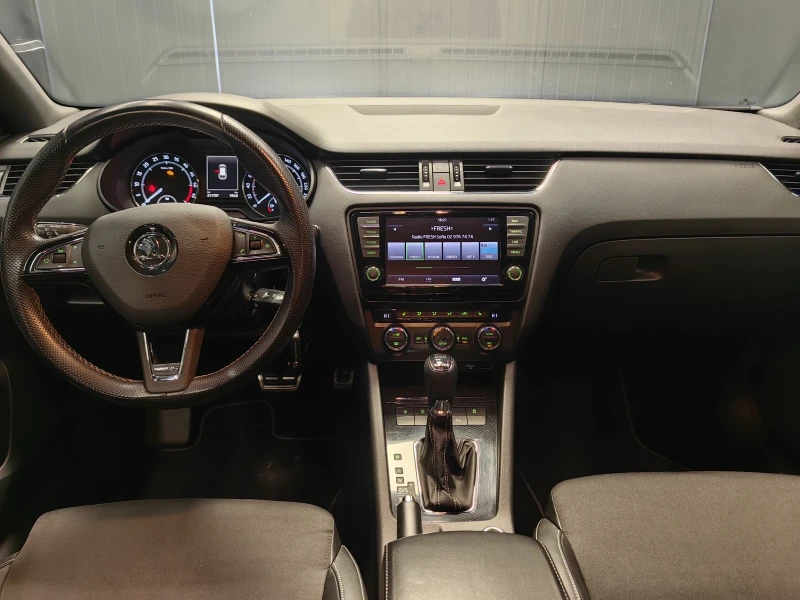 Skoda Octavia 2.0TDI* VRS* SWISS* DSG* ПОДГРЕВ* НАВИ* PARK* , снимка 8 - Автомобили и джипове - 53233576