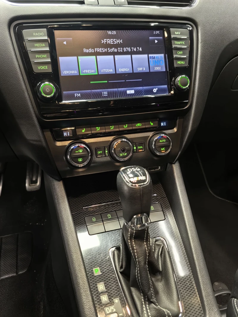 Skoda Octavia 2.0TDI* VRS* SWISS* DSG* ПОДГРЕВ* НАВИ* PARK* , снимка 13 - Автомобили и джипове - 53233576