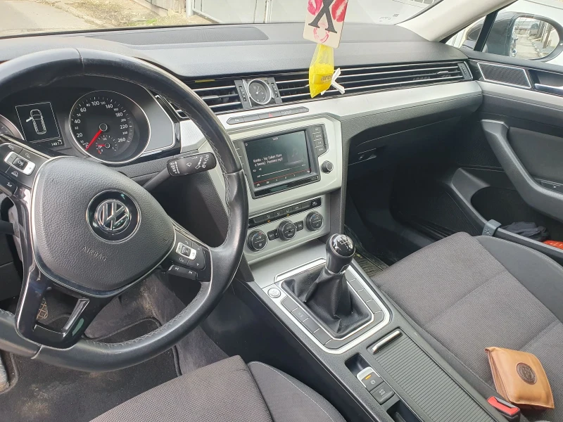 VW Passat 1.6 tdi, снимка 6 - Автомобили и джипове - 53564398