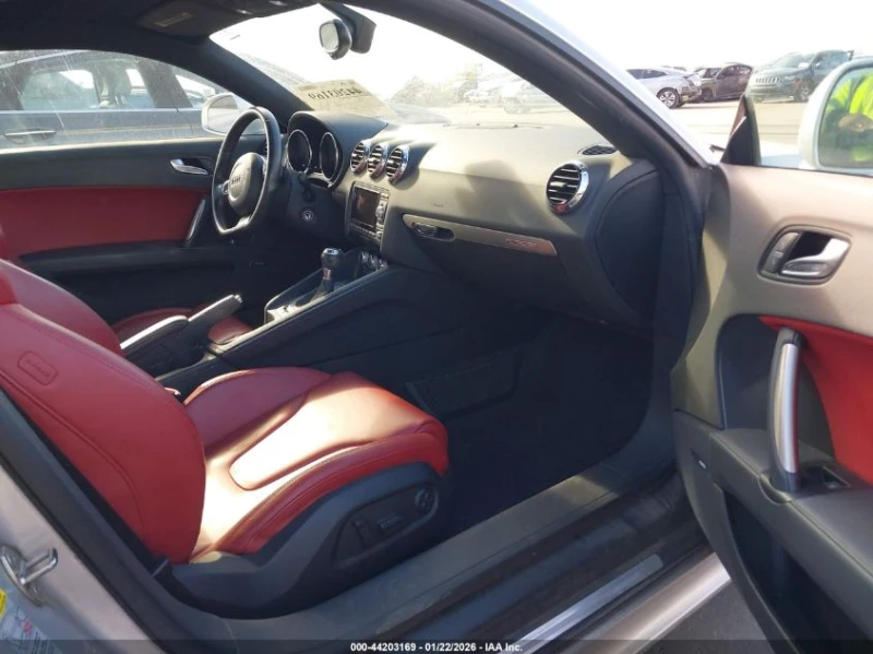 Audi Tt 2l 2.0T, снимка 5 - Автомобили и джипове - 53577879