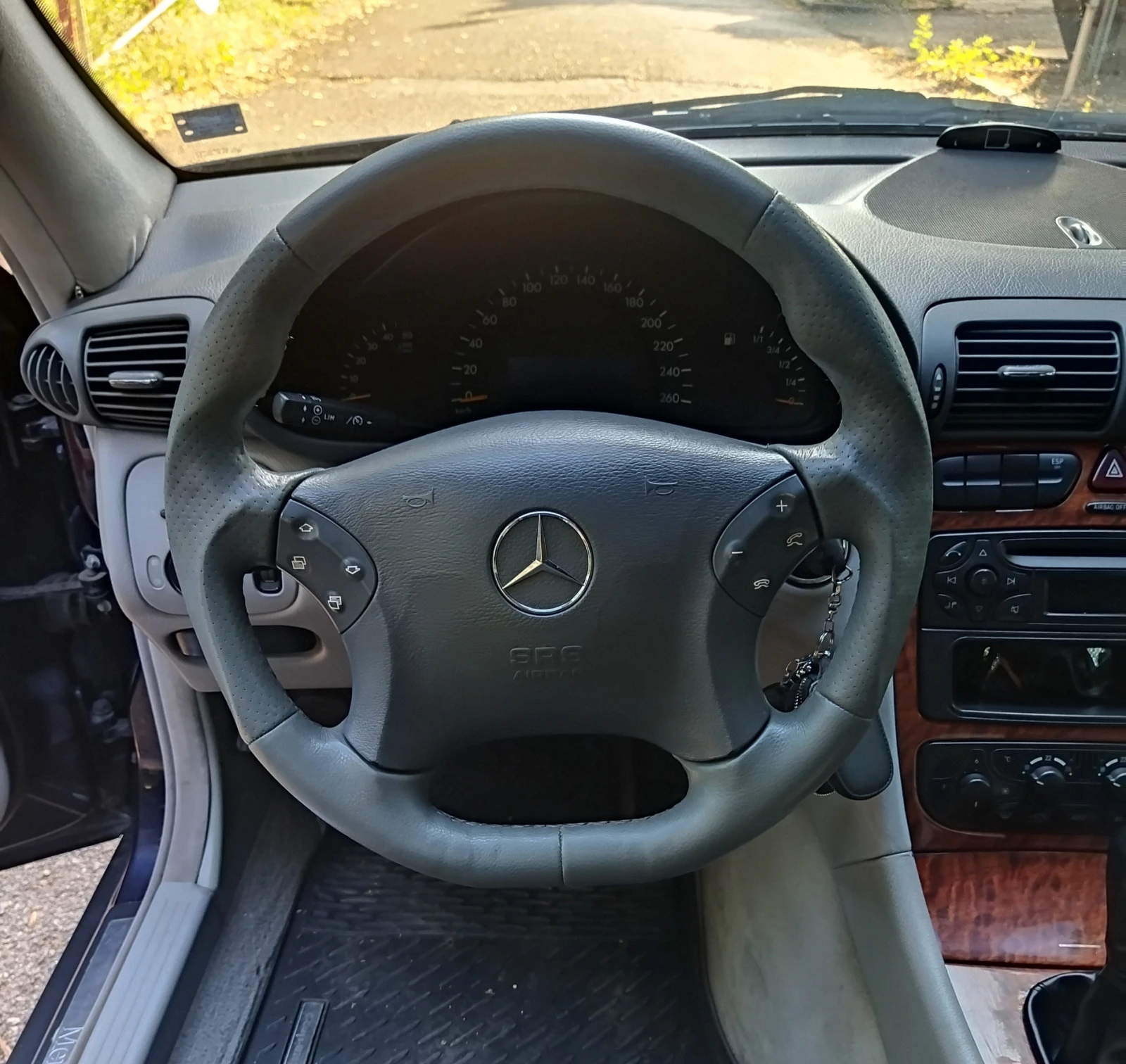 Mercedes-Benz C 200 2.0 - изображение 5