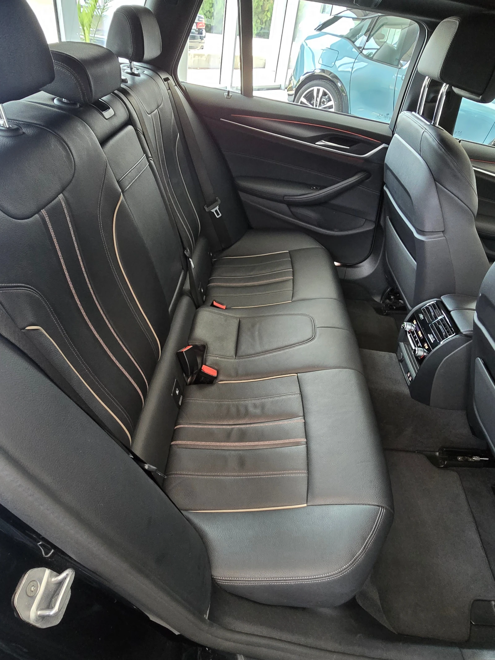 BMW 530 d xDrive Touring Facelift M Paket - изображение 8