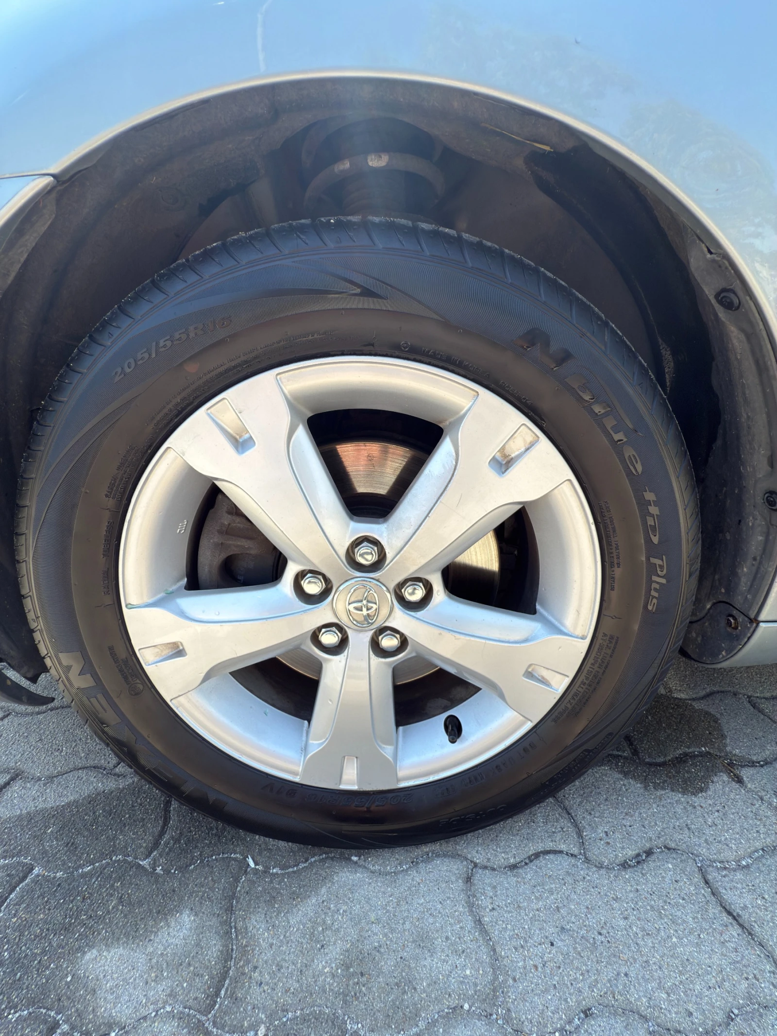 Toyota Avensis 2.0 D4D 126к.с. 6 скорости - изображение 7
