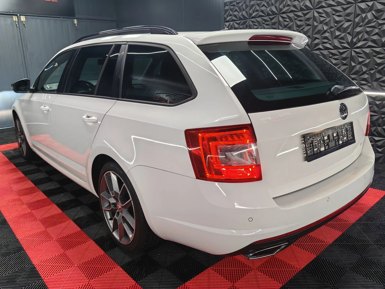 Skoda Octavia 2.0TDI* VRS* SWISS* DSG* ПОДГРЕВ* НАВИ* PARK*  - изображение 5